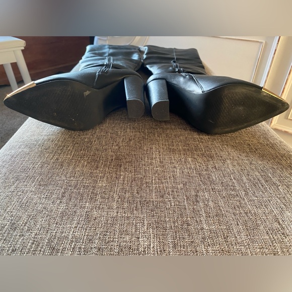 ShoeDazzle Black Thigh High Boots - Heel with Gold toe tips - Picture 6 of 7